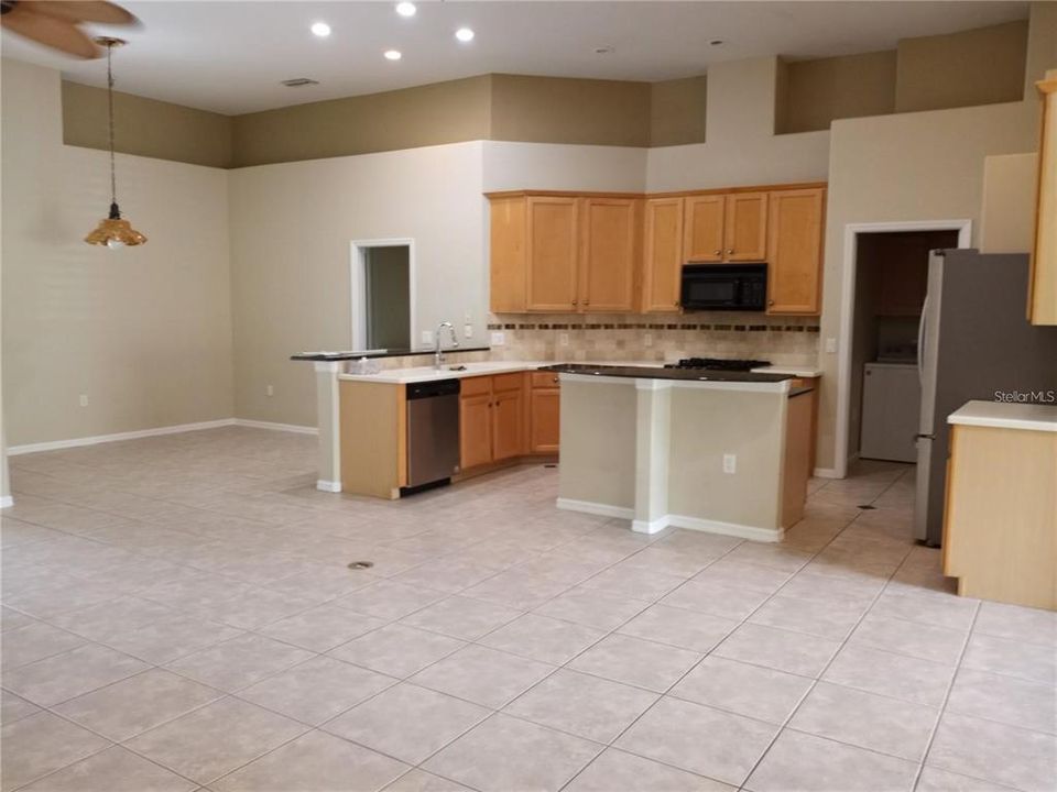 В аренду: $4,500 (4 спален, 3 ванн, 2083 Квадратных фут)