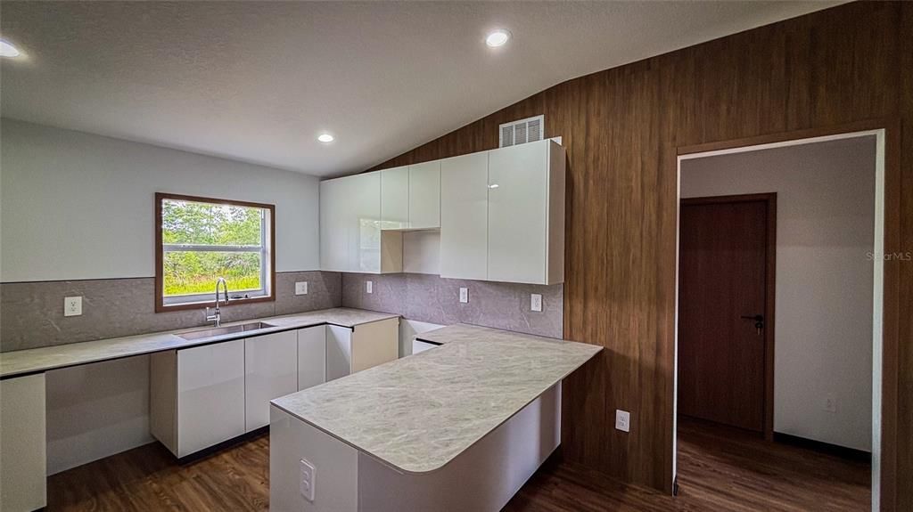 В аренду: $1,790 (3 спален, 2 ванн, 1036 Квадратных фут)