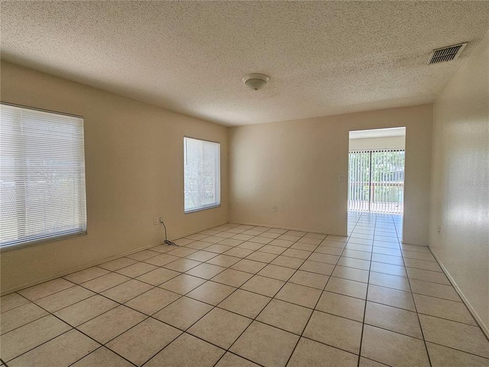 For Rent: $1,700 (3 beds, 2 baths, 1158 Square Feet)