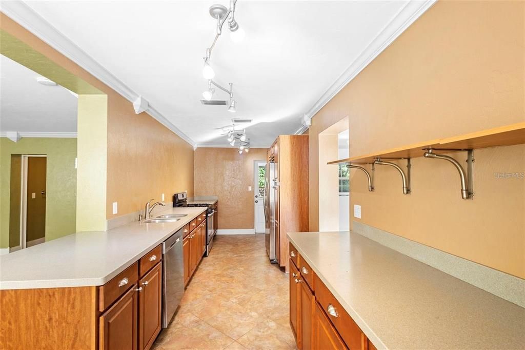 На продажу: $319,900 (3 спален, 2 ванн, 1731 Квадратных фут)