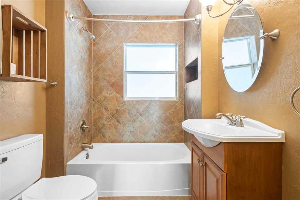 На продажу: $319,900 (3 спален, 2 ванн, 1731 Квадратных фут)