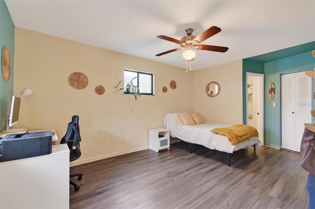 For Sale: $294,900 (2 beds, 2 baths, 1196 Square Feet)
