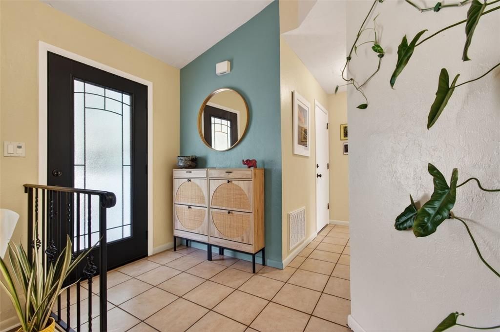 For Sale: $294,900 (2 beds, 2 baths, 1196 Square Feet)