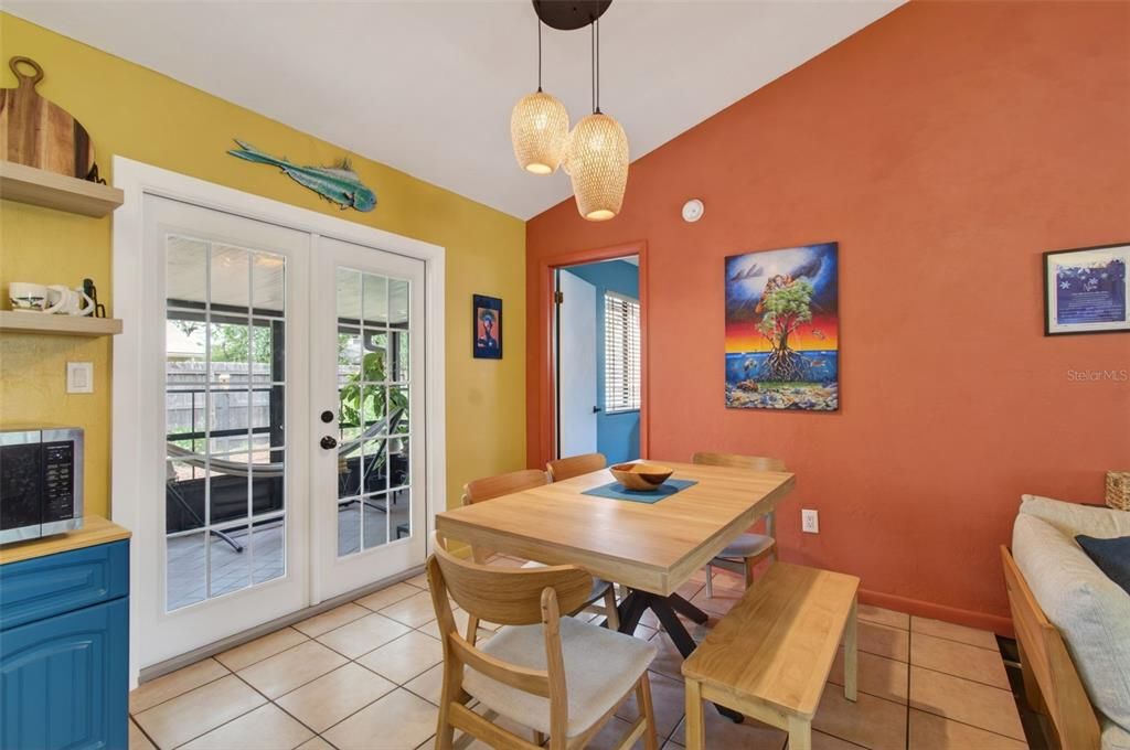 For Sale: $294,900 (2 beds, 2 baths, 1196 Square Feet)