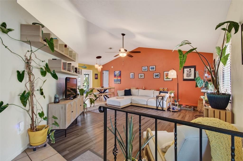 For Sale: $294,900 (2 beds, 2 baths, 1196 Square Feet)