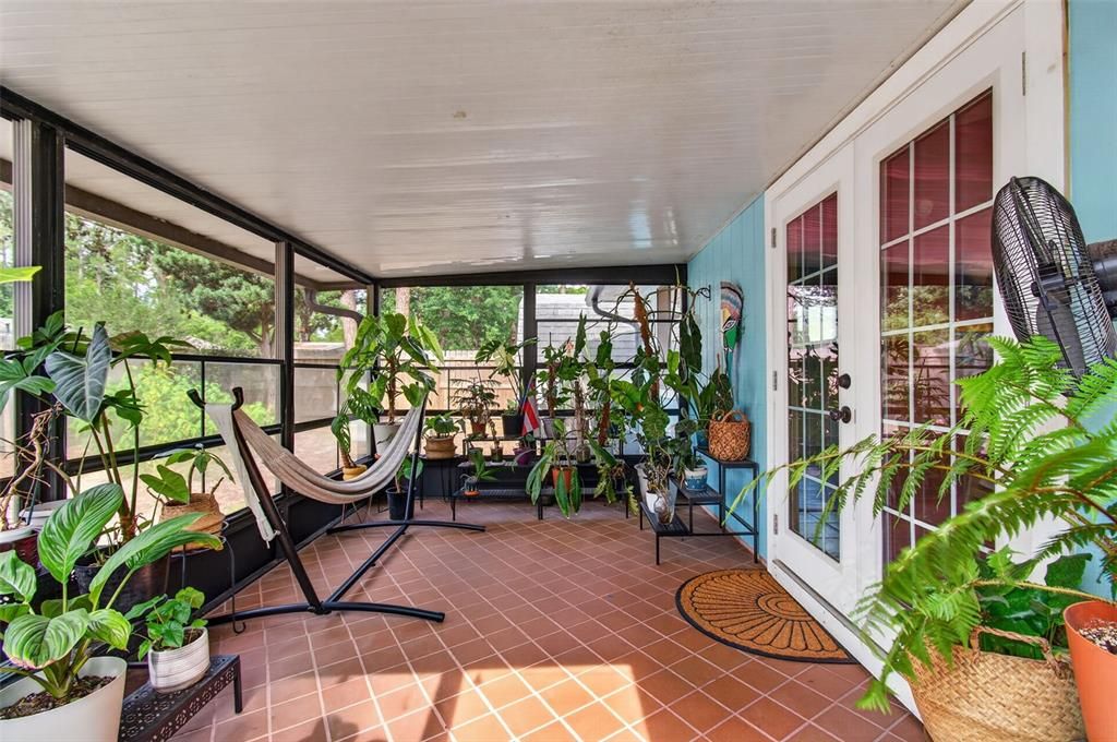 For Sale: $294,900 (2 beds, 2 baths, 1196 Square Feet)