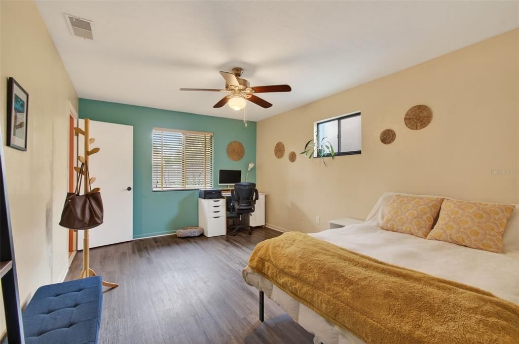 For Sale: $294,900 (2 beds, 2 baths, 1196 Square Feet)