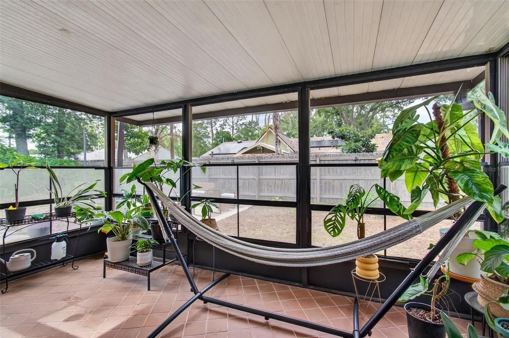 For Sale: $294,900 (2 beds, 2 baths, 1196 Square Feet)