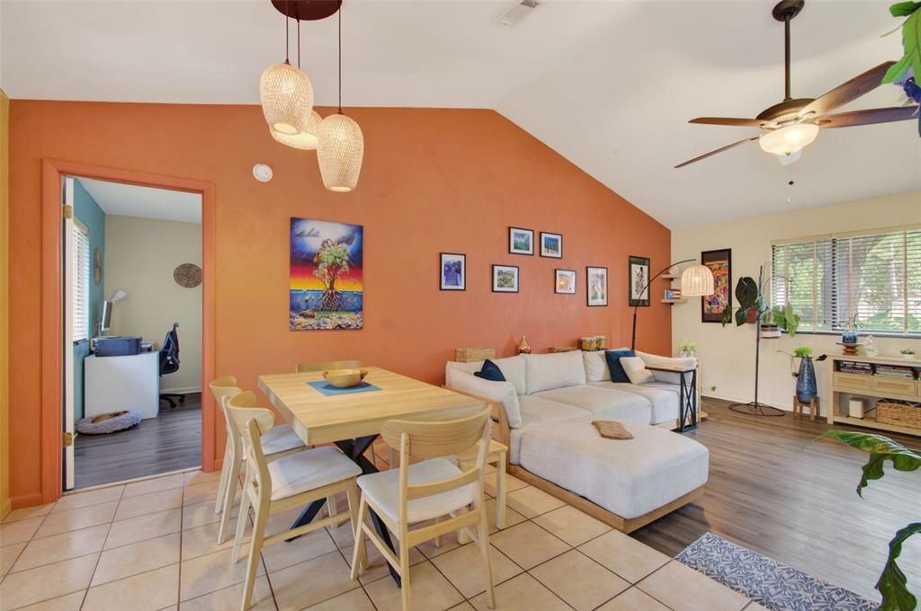 For Sale: $294,900 (2 beds, 2 baths, 1196 Square Feet)