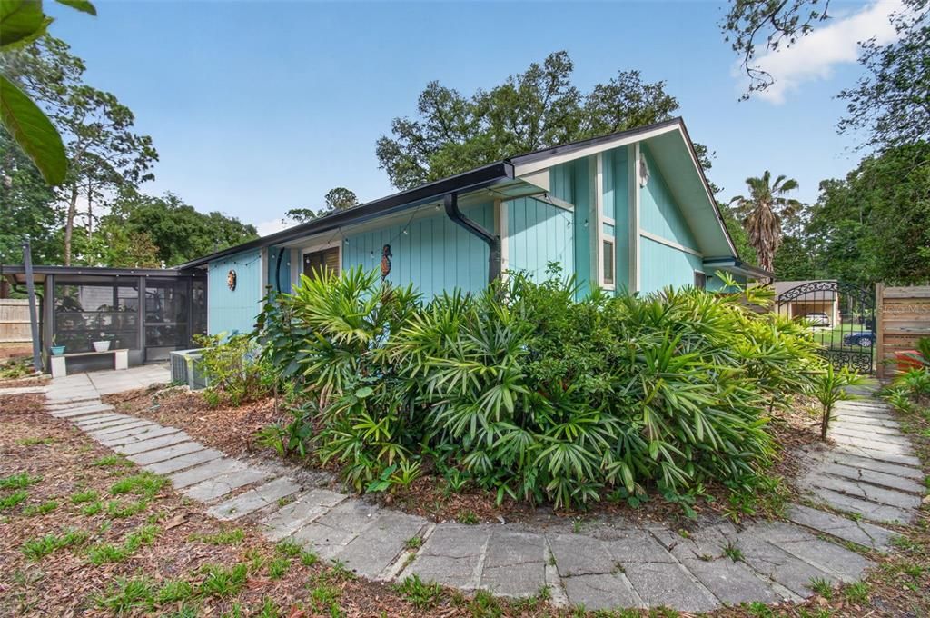 For Sale: $294,900 (2 beds, 2 baths, 1196 Square Feet)