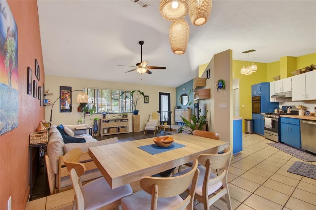 For Sale: $294,900 (2 beds, 2 baths, 1196 Square Feet)