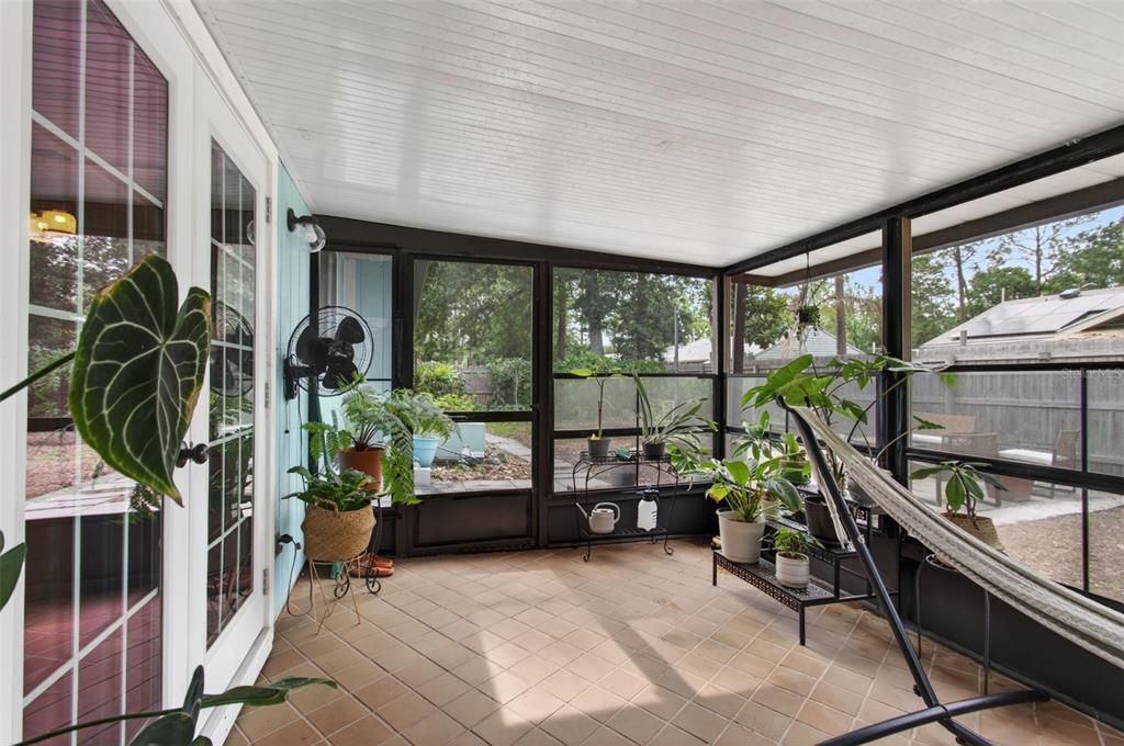 For Sale: $294,900 (2 beds, 2 baths, 1196 Square Feet)