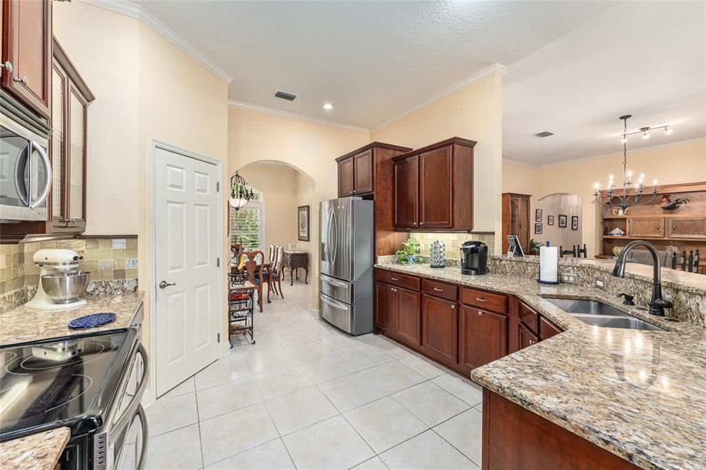 Active With Contract: $550,000 (3 beds, 2 baths, 2634 Square Feet)