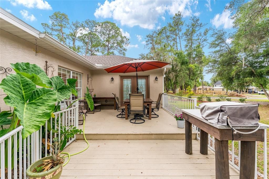 Active With Contract: $550,000 (3 beds, 2 baths, 2634 Square Feet)