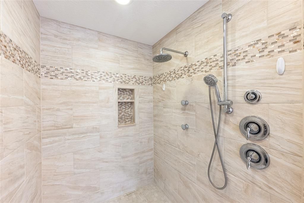 Active With Contract: $550,000 (3 beds, 2 baths, 2634 Square Feet)