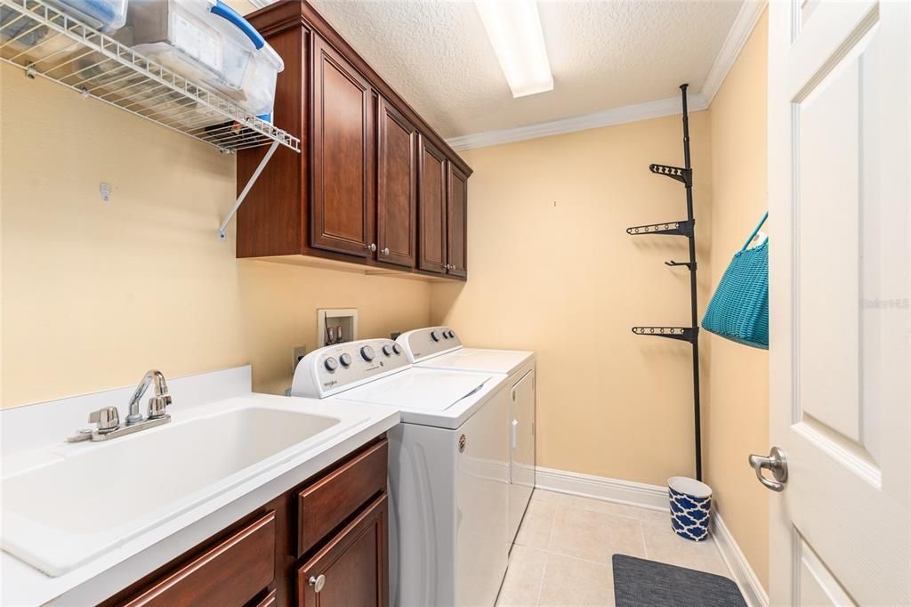 Active With Contract: $550,000 (3 beds, 2 baths, 2634 Square Feet)