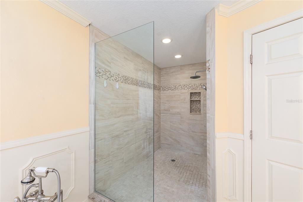 Active With Contract: $550,000 (3 beds, 2 baths, 2634 Square Feet)