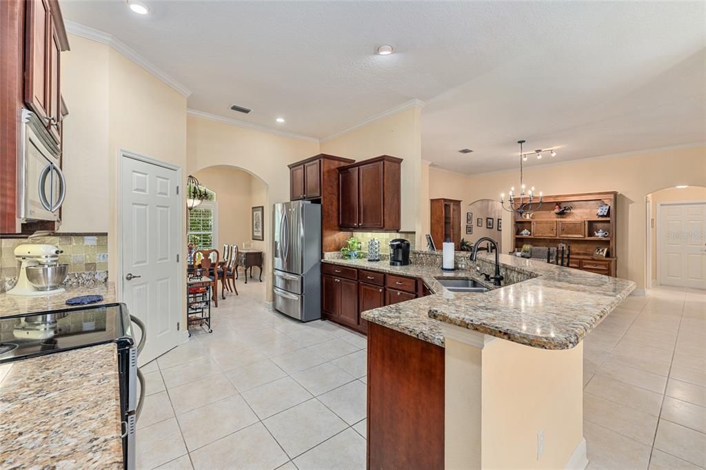 Active With Contract: $550,000 (3 beds, 2 baths, 2634 Square Feet)