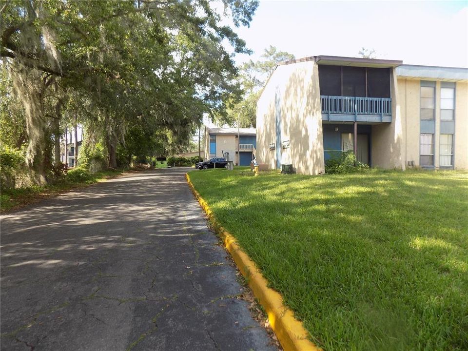 For Rent: $1,000 (1 beds, 1 baths, 876 Square Feet)