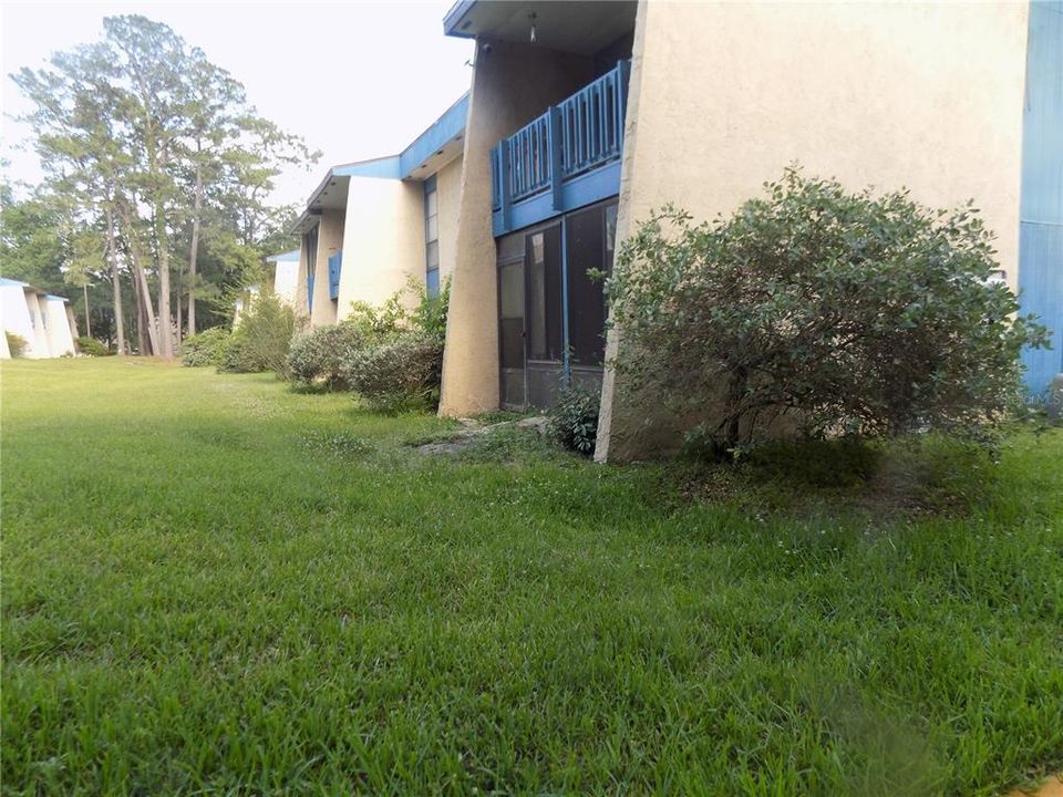For Rent: $1,000 (1 beds, 1 baths, 876 Square Feet)