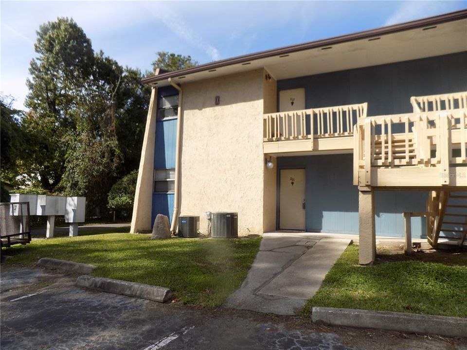 For Rent: $1,000 (1 beds, 1 baths, 876 Square Feet)