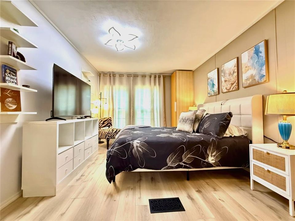 For Sale: $298,000 (3 beds, 2 baths, 1106 Square Feet)