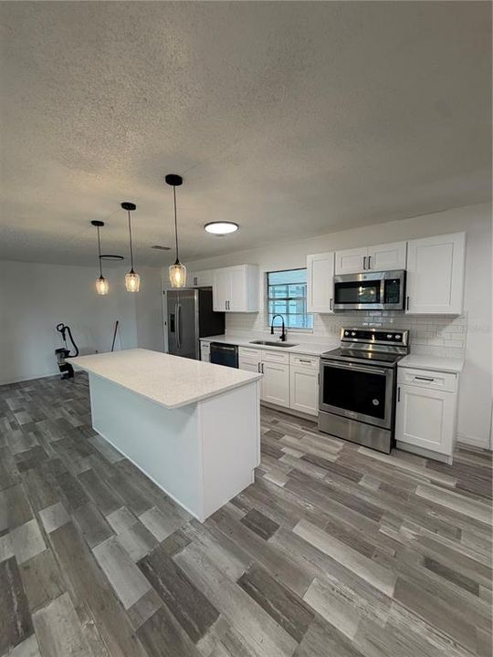 For Rent: $2,500 (3 beds, 2 baths, 1106 Square Feet)