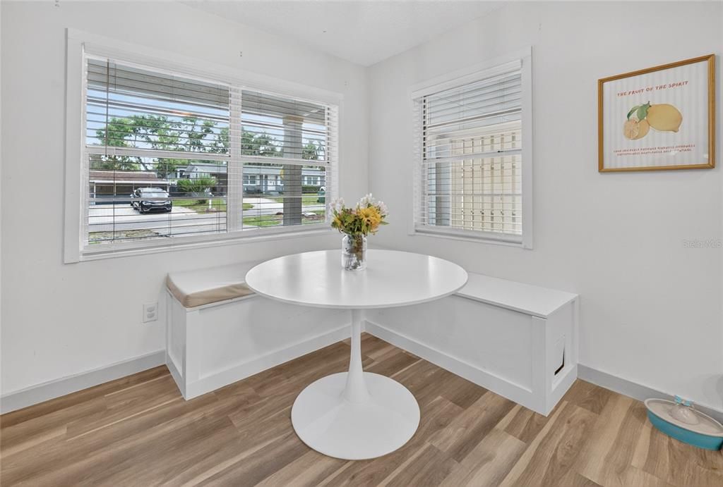 For Sale: $289,000 (3 beds, 2 baths, 1264 Square Feet)