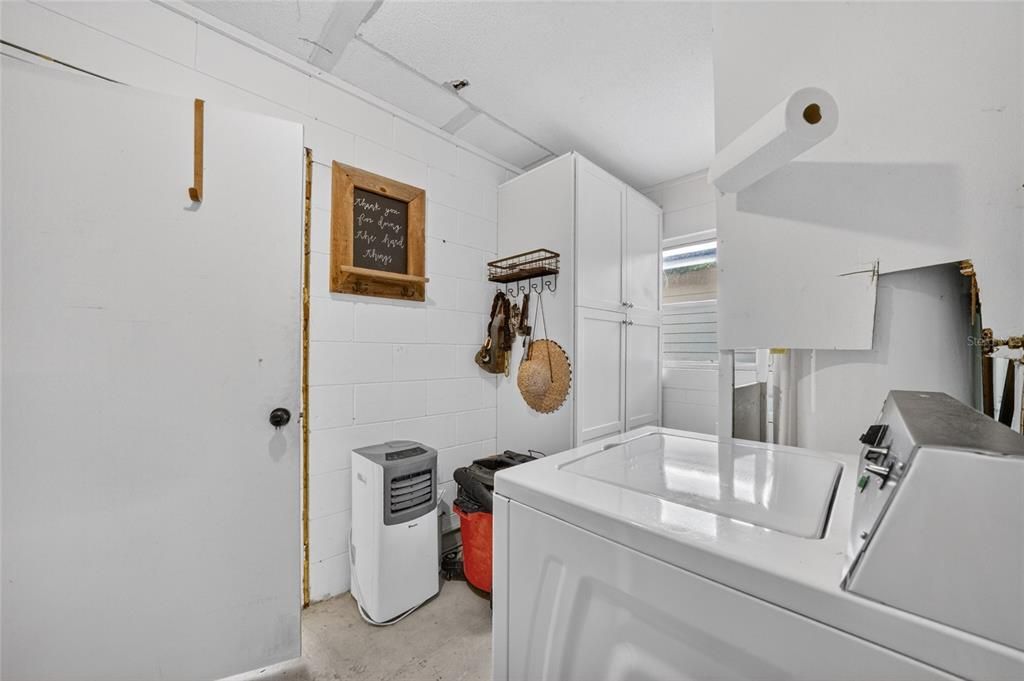 For Sale: $289,000 (3 beds, 2 baths, 1264 Square Feet)