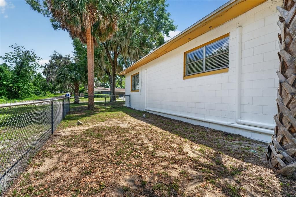 For Sale: $289,000 (3 beds, 2 baths, 1264 Square Feet)