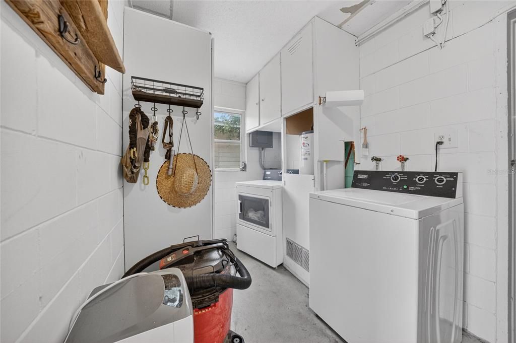 For Sale: $289,000 (3 beds, 2 baths, 1264 Square Feet)