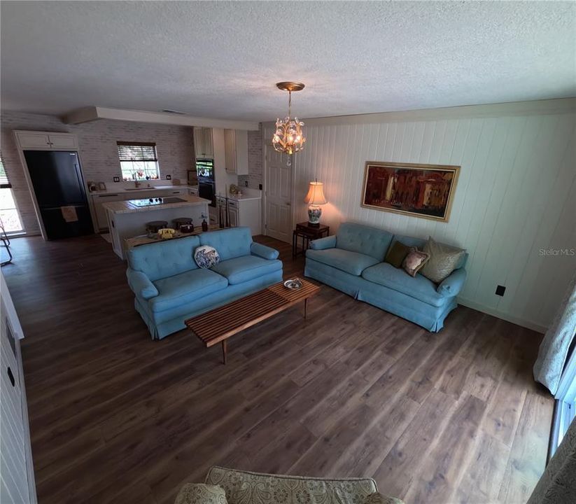 Activo con contrato: $525,000 (4 camas, 2 baños, 1856 Pies cuadrados)