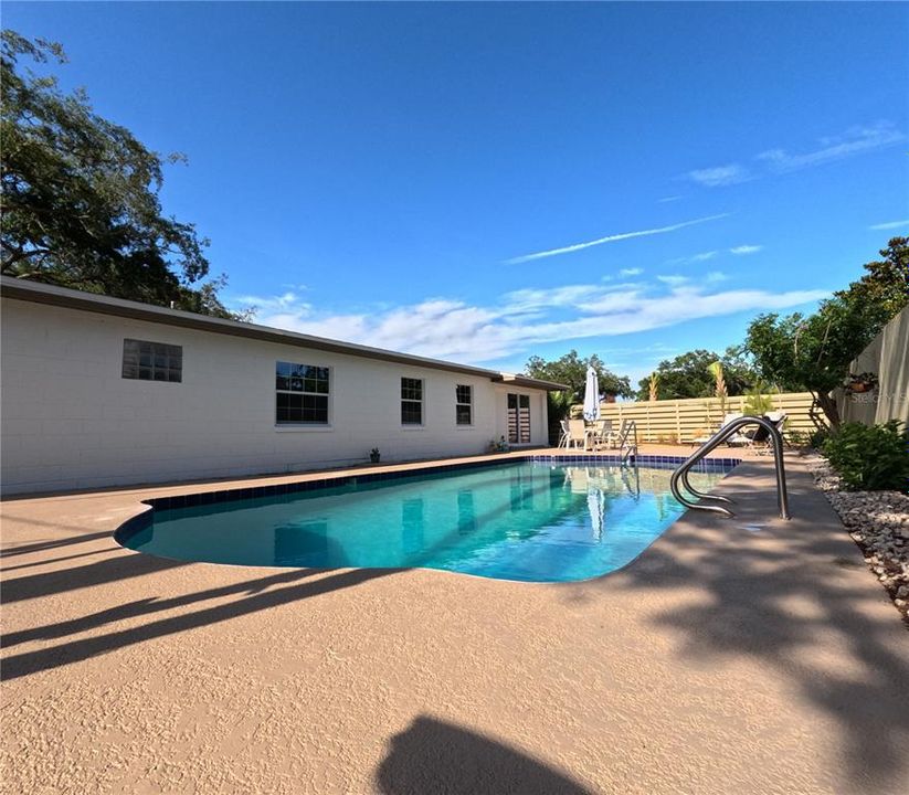 Activo con contrato: $525,000 (4 camas, 2 baños, 1856 Pies cuadrados)