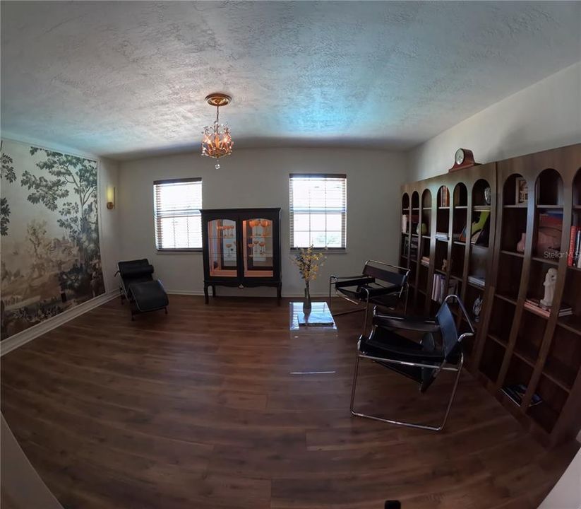 Activo con contrato: $525,000 (4 camas, 2 baños, 1856 Pies cuadrados)