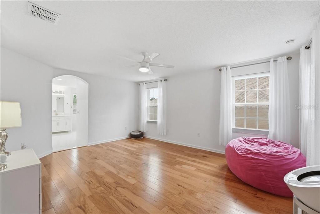 For Sale: $649,900 (5 beds, 3 baths, 2947 Square Feet)
