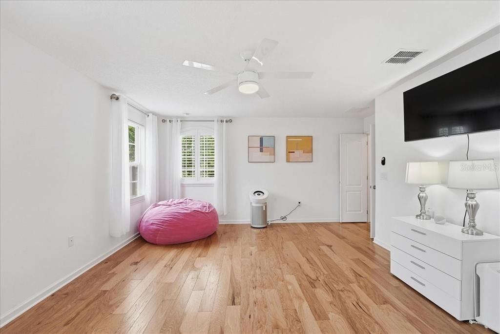 For Sale: $649,900 (5 beds, 3 baths, 2947 Square Feet)
