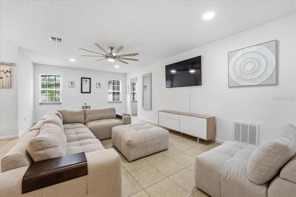 For Sale: $649,900 (5 beds, 3 baths, 2947 Square Feet)