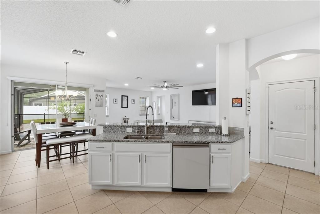 For Sale: $649,900 (5 beds, 3 baths, 2947 Square Feet)