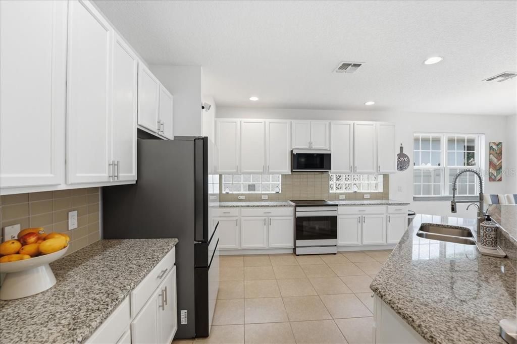 For Sale: $649,900 (5 beds, 3 baths, 2947 Square Feet)