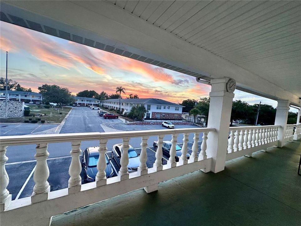 For Sale: $79,900 (1 beds, 1 baths, 736 Square Feet)