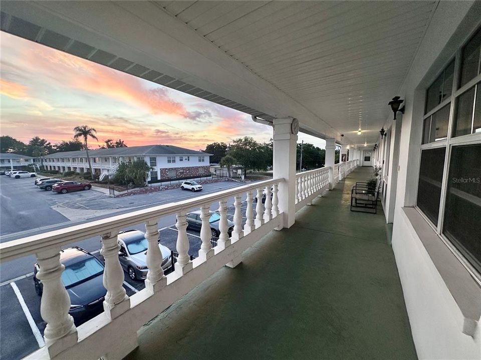 For Sale: $79,900 (1 beds, 1 baths, 736 Square Feet)