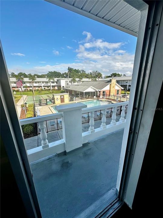 For Sale: $79,900 (1 beds, 1 baths, 736 Square Feet)