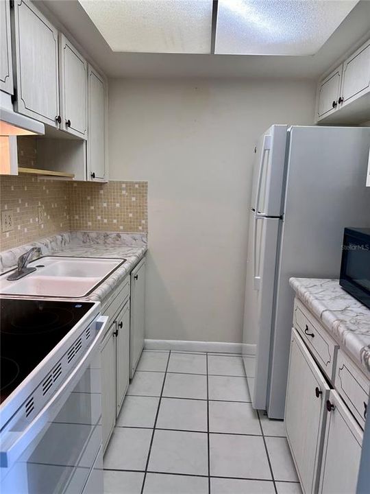 For Sale: $79,900 (1 beds, 1 baths, 736 Square Feet)