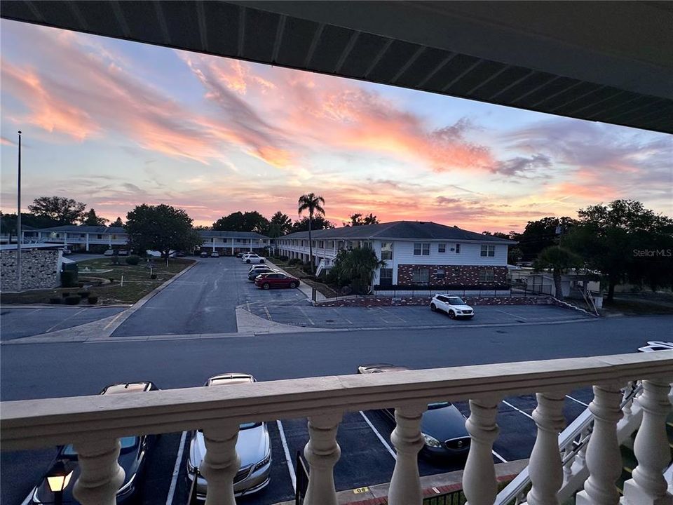For Sale: $79,900 (1 beds, 1 baths, 736 Square Feet)