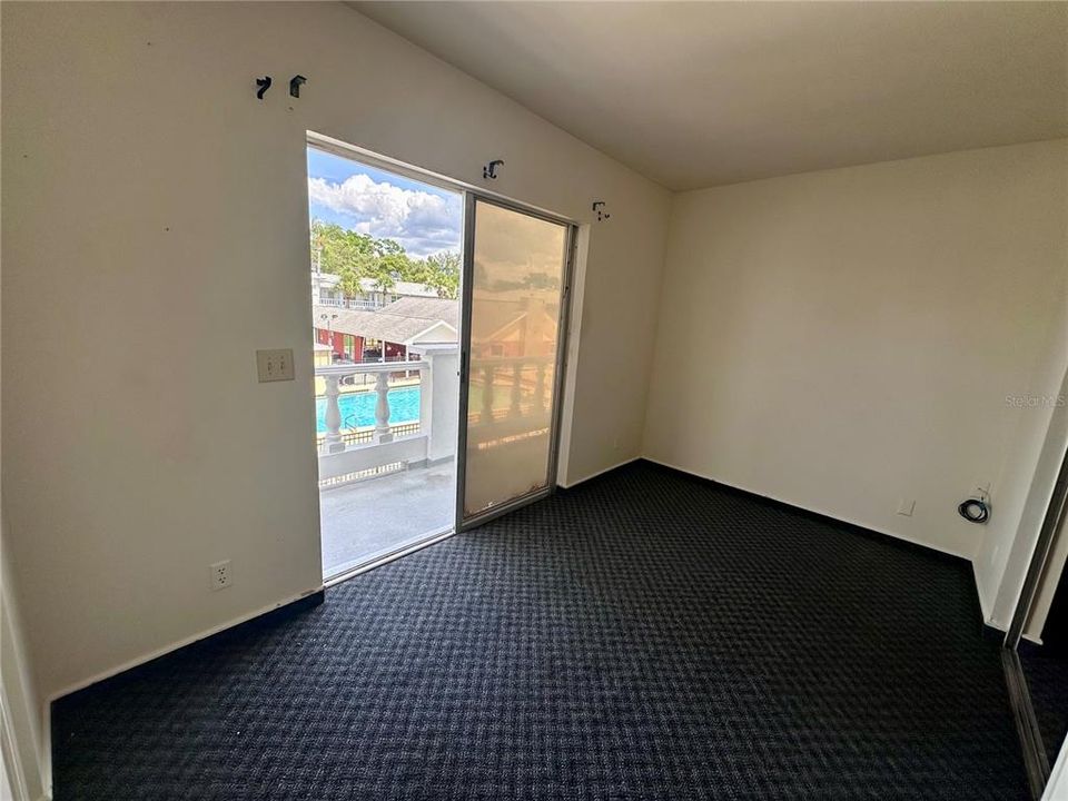 For Sale: $79,900 (1 beds, 1 baths, 736 Square Feet)