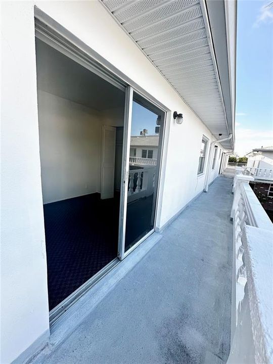 For Sale: $79,900 (1 beds, 1 baths, 736 Square Feet)