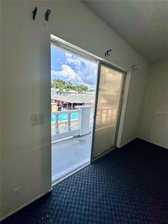 For Sale: $79,900 (1 beds, 1 baths, 736 Square Feet)