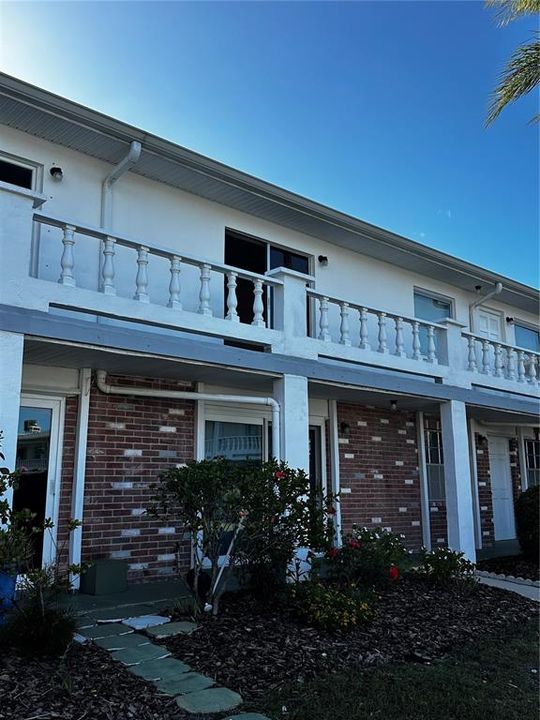For Sale: $79,900 (1 beds, 1 baths, 736 Square Feet)