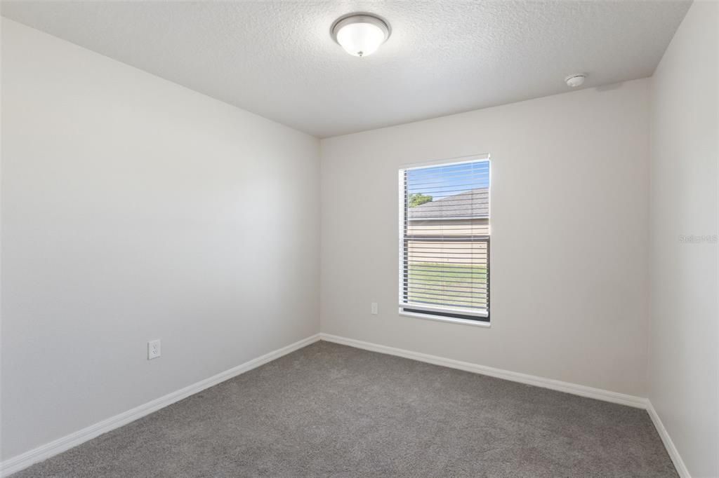 For Sale: $340,000 (5 beds, 3 baths, 1944 Square Feet)