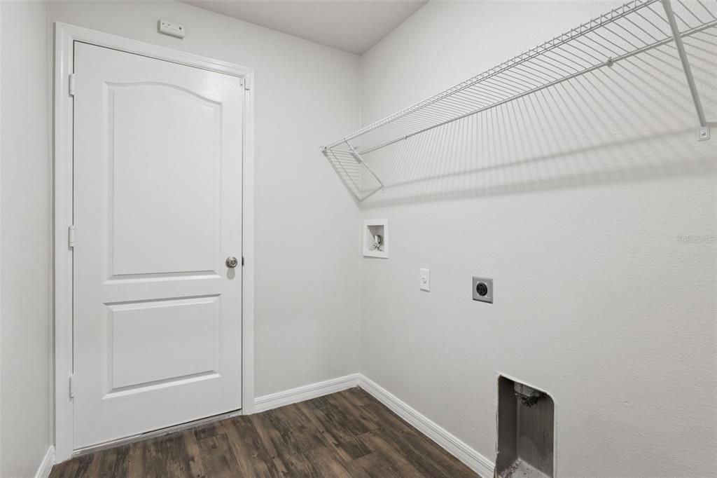 For Sale: $340,000 (5 beds, 3 baths, 1944 Square Feet)